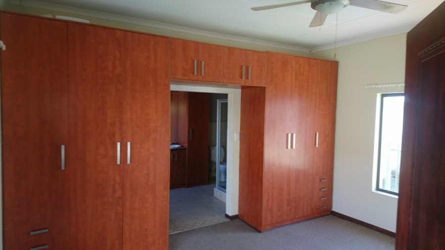 To Let 3 Bedroom Property for Rent in Hillside Free State